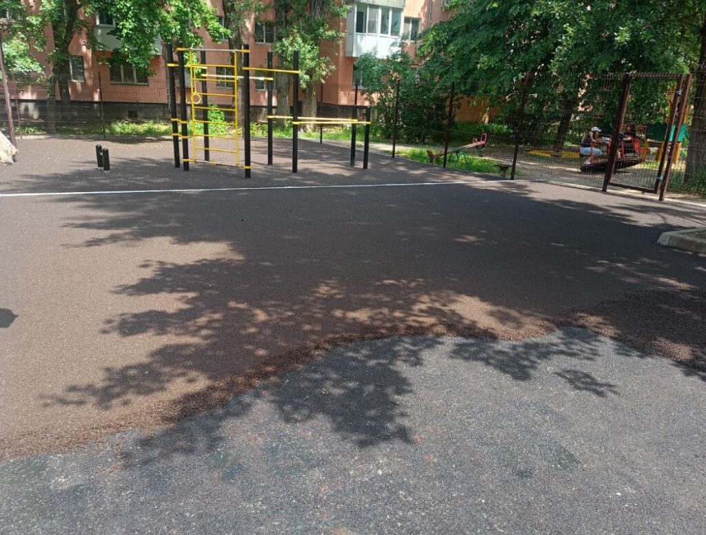 Укладка резиновой крошки